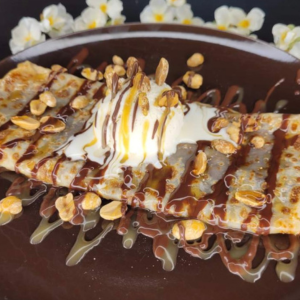 crepe snickers cacahuetes chocolat glaces vanille